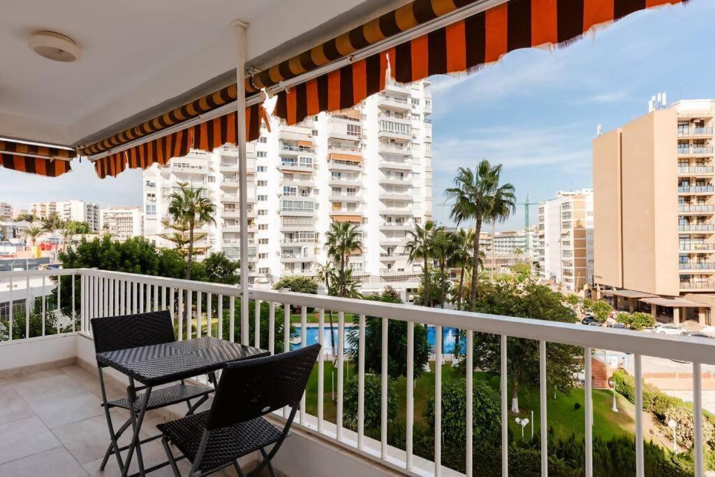 Apartamento Amplio Con Vistas Al Mar Y Piscina En Benalmádena Exterior foto