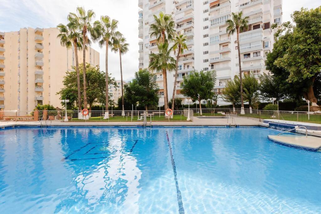 Apartamento Amplio Con Vistas Al Mar Y Piscina En Benalmádena Exterior foto