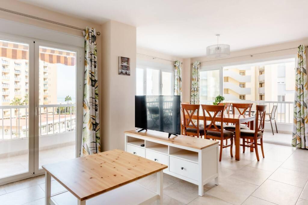 Apartamento Amplio Con Vistas Al Mar Y Piscina En Benalmádena Exterior foto